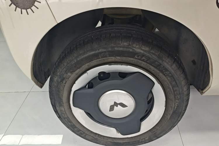 Used Wuling Hongguang MINIEV 2021 Macaron Fashion Model Lithium Iron Phosphate Right Rear Wheel Hub