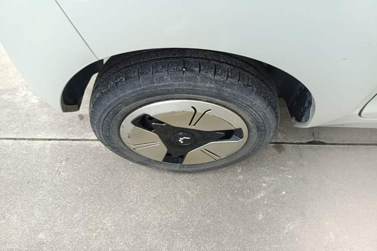 Used Wuling Hongguang MINIEV 2021 Macaron Fashion Edition Lithium-Ion Battery Right Rear Wheel Hub