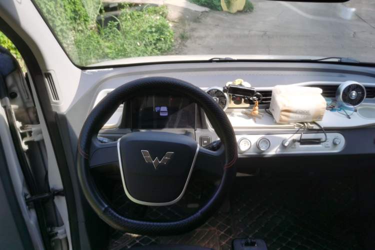 Used Wuling Hongguang MINIEV 2021 Macaron Premium Model – Lithium Iron Phosphate Steering Wheel