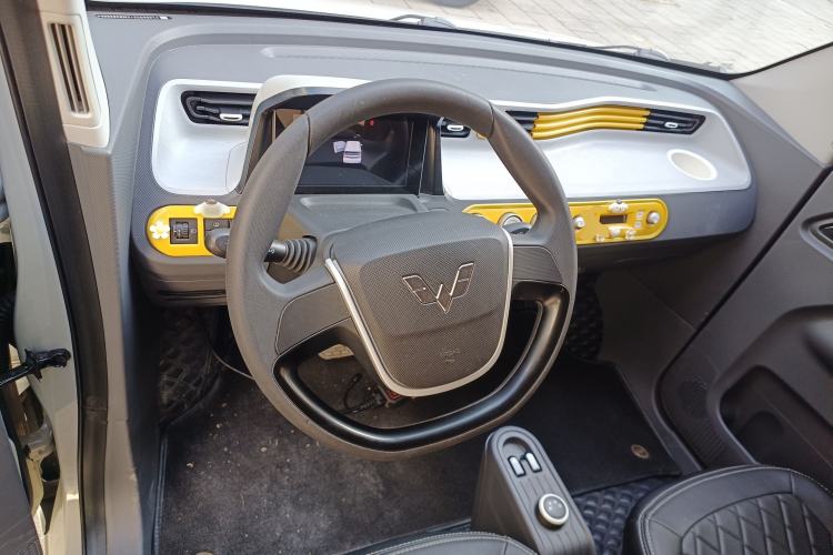Used Wuling Hongguang MINIEV 2021 Macaron Fashion Model Lithium Iron Phosphate Steering Wheel