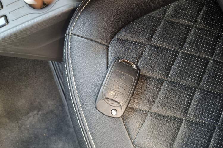 Used Wuling Hongguang MINIEV 2021 Macaron Fashion Model Lithium Iron Phosphate Vehicle Key