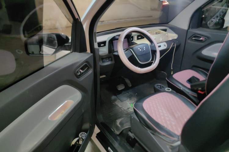 Used Wuling Hongguang MINIEV 2021 Macaron Premium Model – Lithium Iron Phosphate Driver Seat