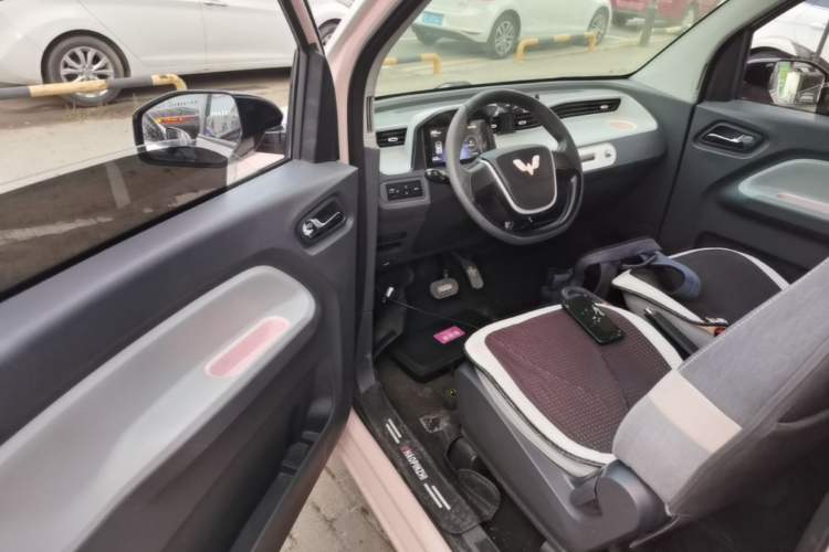 Used Wuling Hongguang MINIEV 2021 Macaron Fashion Model Lithium Iron Phosphate Driver Seat