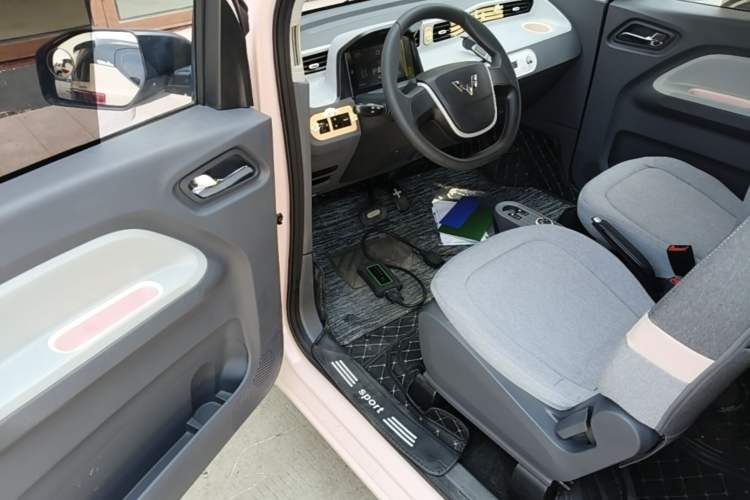 Used Wuling Hongguang MINIEV 2021 Macaron Premium Model – Lithium Iron Phosphate Driver Seat