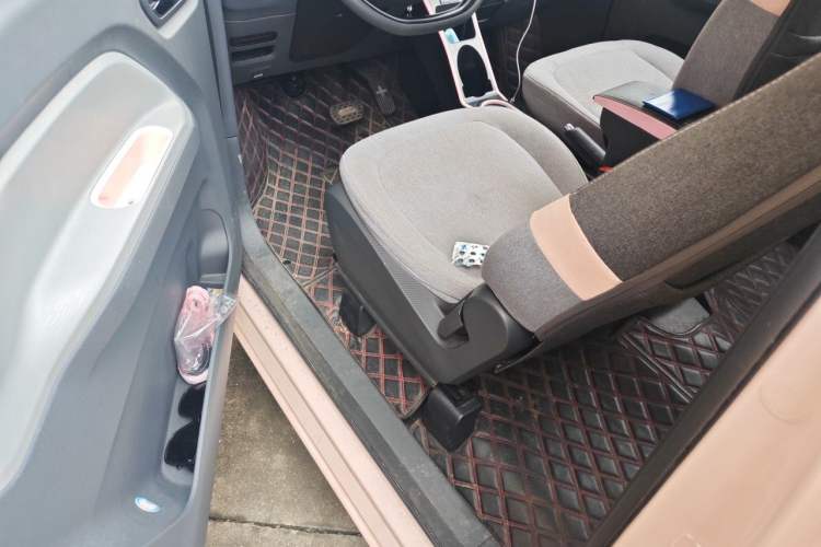 Used Wuling Hongguang MINIEV 2021 Macaron Premium Model – Lithium-NMC Driver Seat