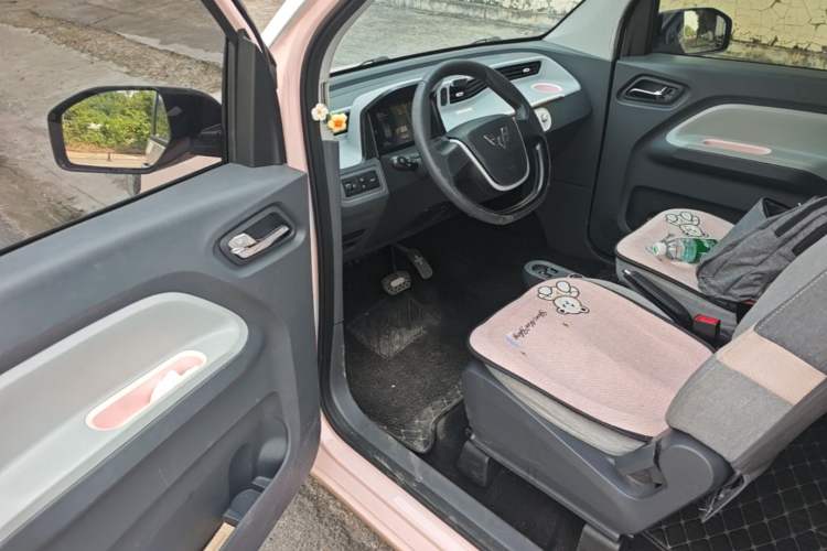 Used Wuling Hongguang MINIEV 2021 Macaron Fashion Model Lithium Iron Phosphate Driver Seat