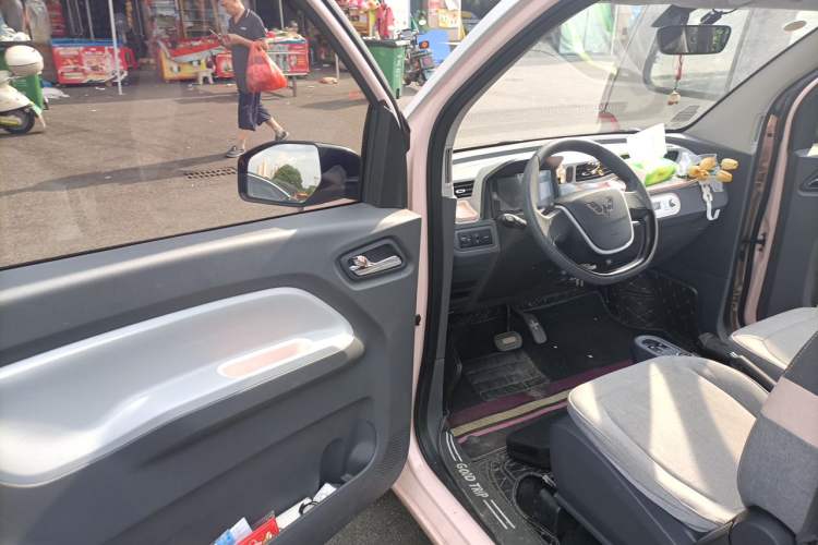 Used Wuling Hongguang MINIEV 2021 Macaron Fashion Edition Lithium-Ion Battery Driver Seat
