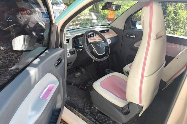 Used Wuling Hongguang MINIEV 2021 Macaron Fashion Model Lithium Iron Phosphate Driver Seat