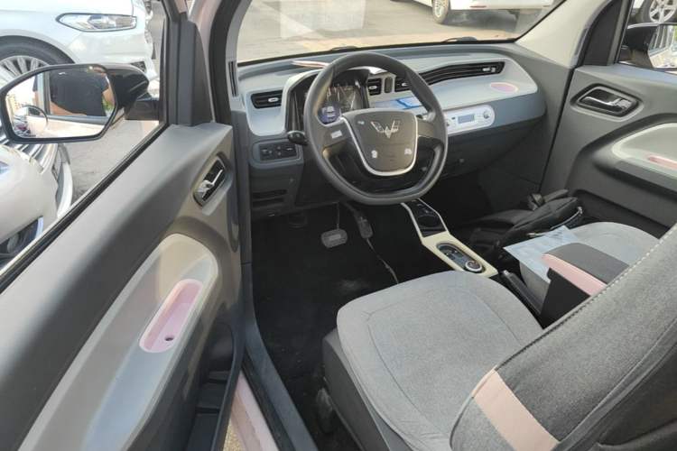 Used Wuling Hongguang MINIEV 2021 Macaron Sandwich Model 170 km Lithium Ternary Driver Seat