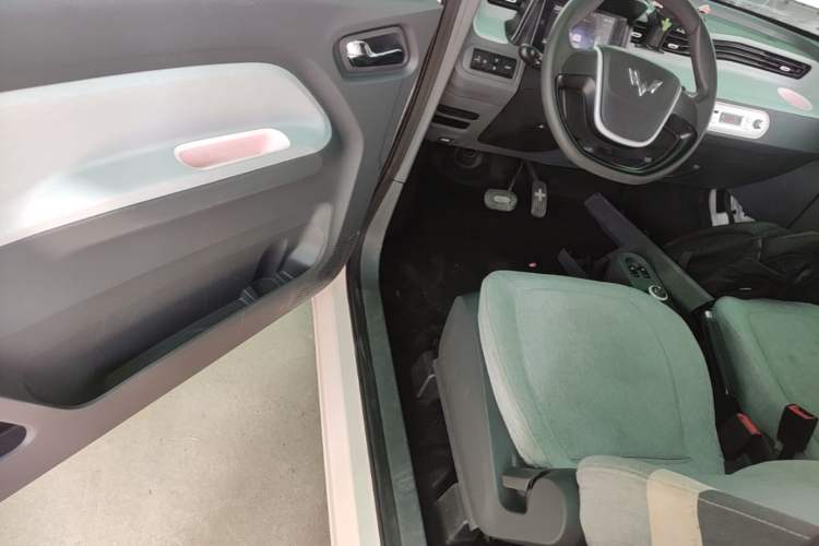 Used Wuling Hongguang MINIEV 2021 Macaron Premium Model – Lithium Iron Phosphate Driver Seat