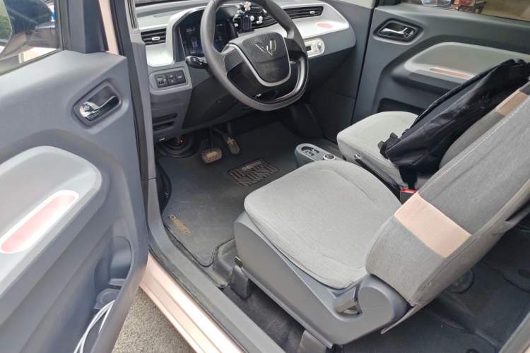 Used Wuling Hongguang MINIEV 2021 Macaron Fashion Edition Lithium-Ion Battery Driver Seat