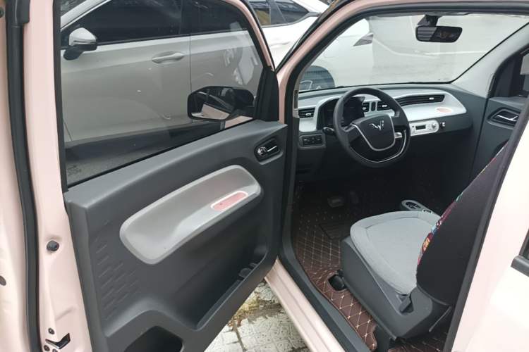Used Wuling Hongguang MINIEV 2021 Macaron Premium Model – Lithium Iron Phosphate Driver Seat