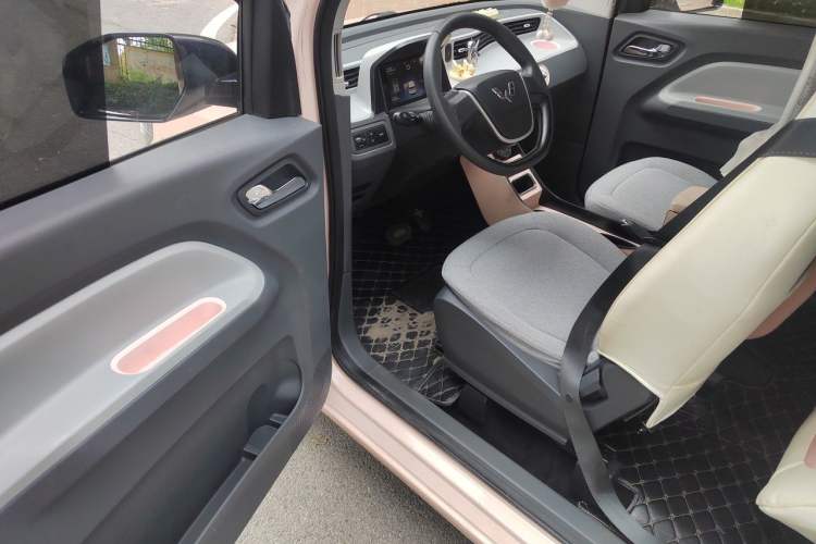 Used Wuling Hongguang MINIEV 2021 Macaron Premium Model – Lithium Iron Phosphate Driver Seat