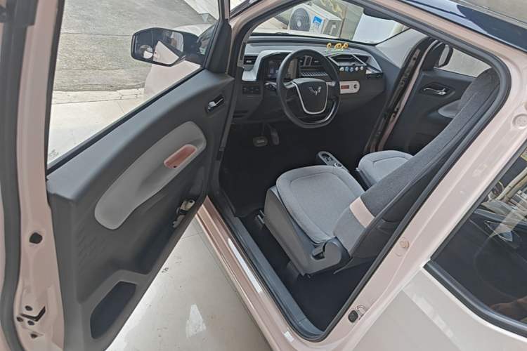 Used Wuling Hongguang MINIEV 2021 Macaron Premium Model – Lithium-NMC Driver Seat