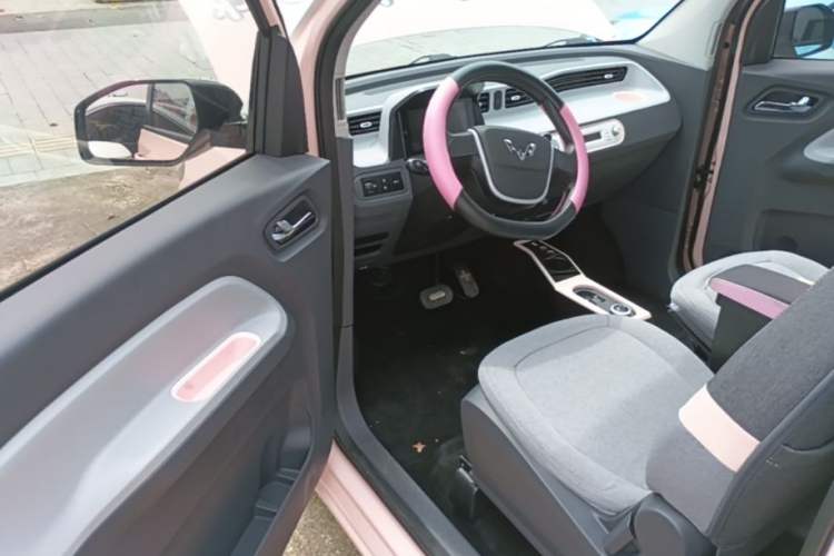 Used Wuling Hongguang MINIEV 2021 Macaron Premium Model – Lithium Iron Phosphate Driver Seat