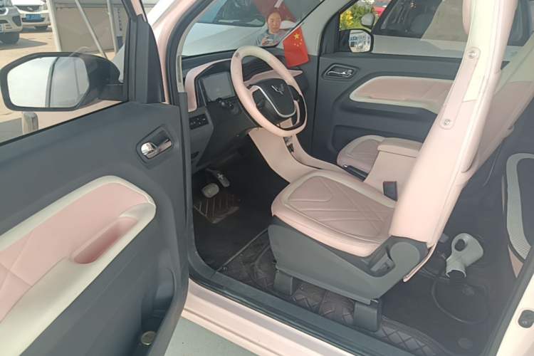 Used Wuling Hongguang MINIEV 2021 Macaron Sandwich Model 170 km Lithium Iron Phosphate Driver Seat