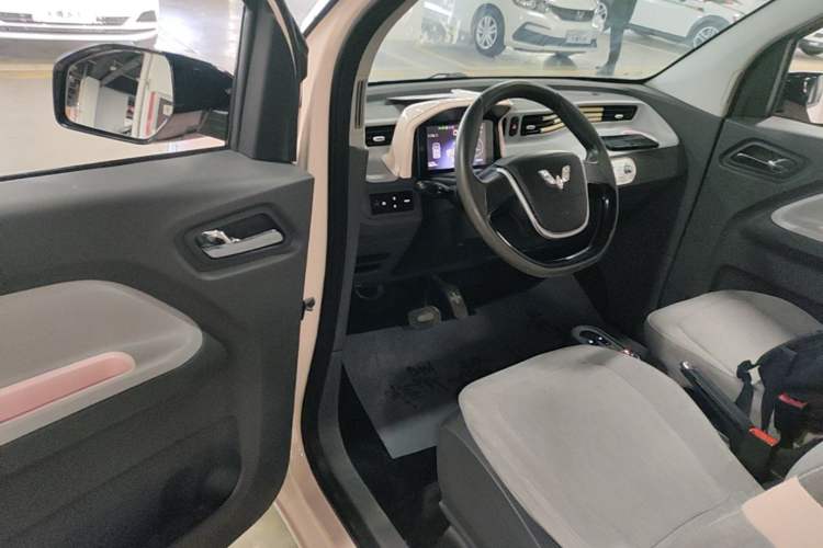 Used Wuling Hongguang MINIEV 2021 Macaron Fashion Edition Lithium-Ion Battery Driver Seat