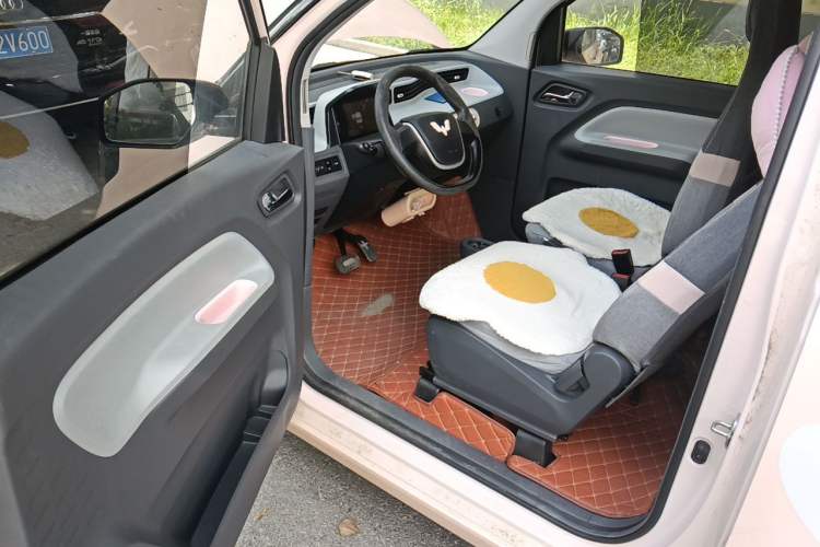 Used Wuling Hongguang MINIEV 2021 Macaron Premium Model – Lithium Iron Phosphate Driver Seat