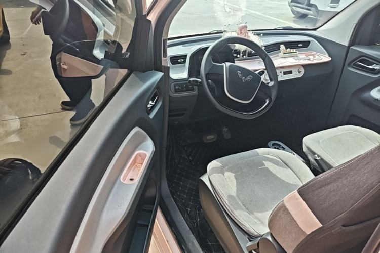 Used Wuling Hongguang MINIEV 2021 Macaron Fashion Model Lithium Iron Phosphate Driver Seat