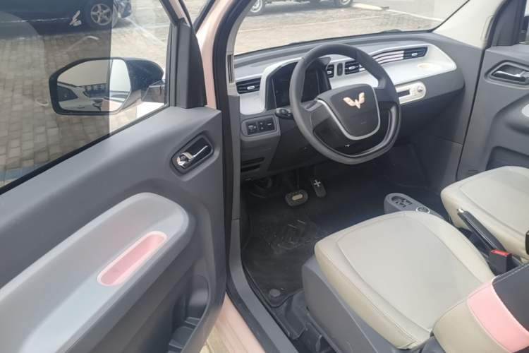 Used Wuling Hongguang MINIEV 2021 Macaron Fashion Model Lithium Iron Phosphate Driver Seat