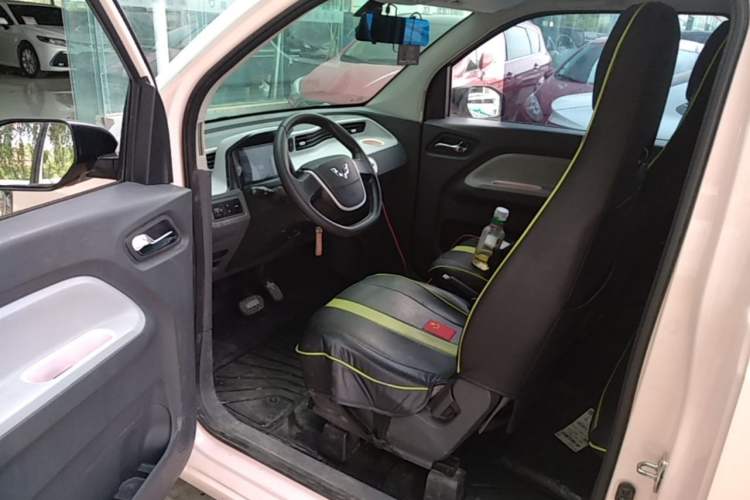 Used Wuling Hongguang MINIEV 2021 Macaron Fashion Model Lithium Iron Phosphate Driver Seat