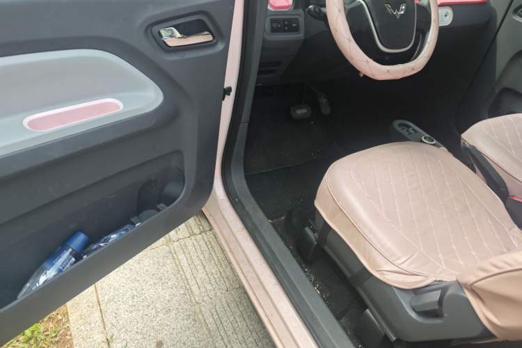 Used Wuling Hongguang MINIEV 2021 Macaron Fashion Model Lithium Iron Phosphate Driver Seat