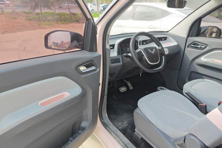 Used Wuling Hongguang MINIEV 2021 Macaron Premium Model – Lithium Iron Phosphate Driver Seat