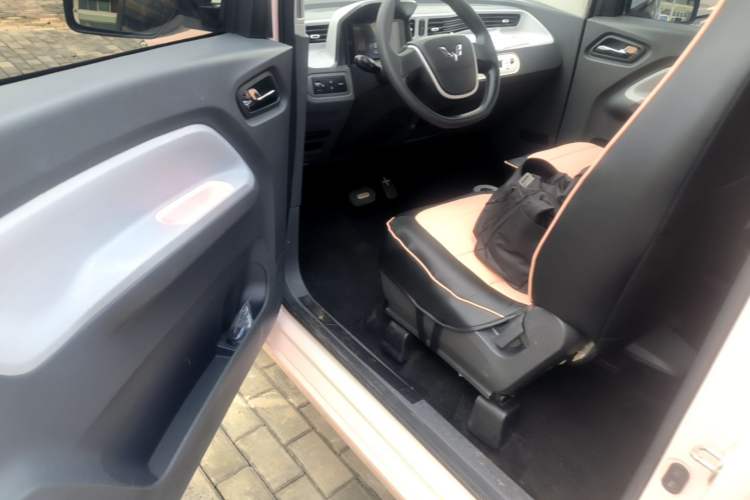 Used Wuling Hongguang MINIEV 2021 Macaron Sandwich Model 170 km Lithium Iron Phosphate Driver Seat