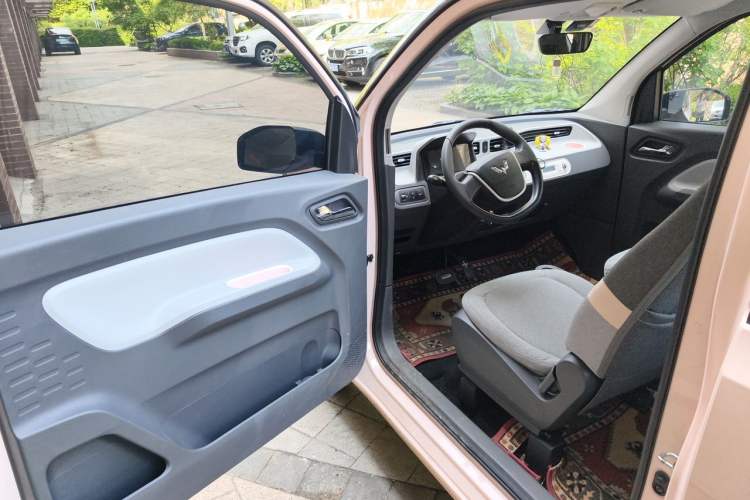Used Wuling Hongguang MINIEV 2021 Macaron Premium Model – Lithium Iron Phosphate Driver Seat