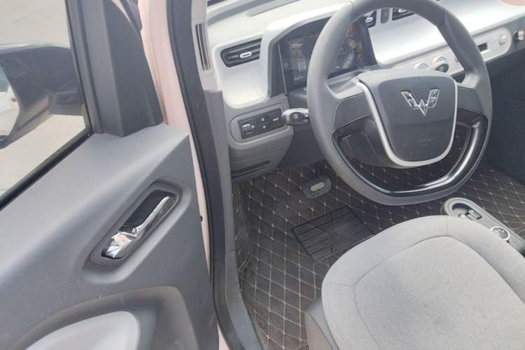 Used Wuling Hongguang MINIEV 2021 Macaron Premium Model – Lithium Iron Phosphate Driver Seat