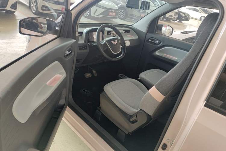Used Wuling Hongguang MINIEV 2021 Macaron Premium Model – Lithium Iron Phosphate Driver Seat
