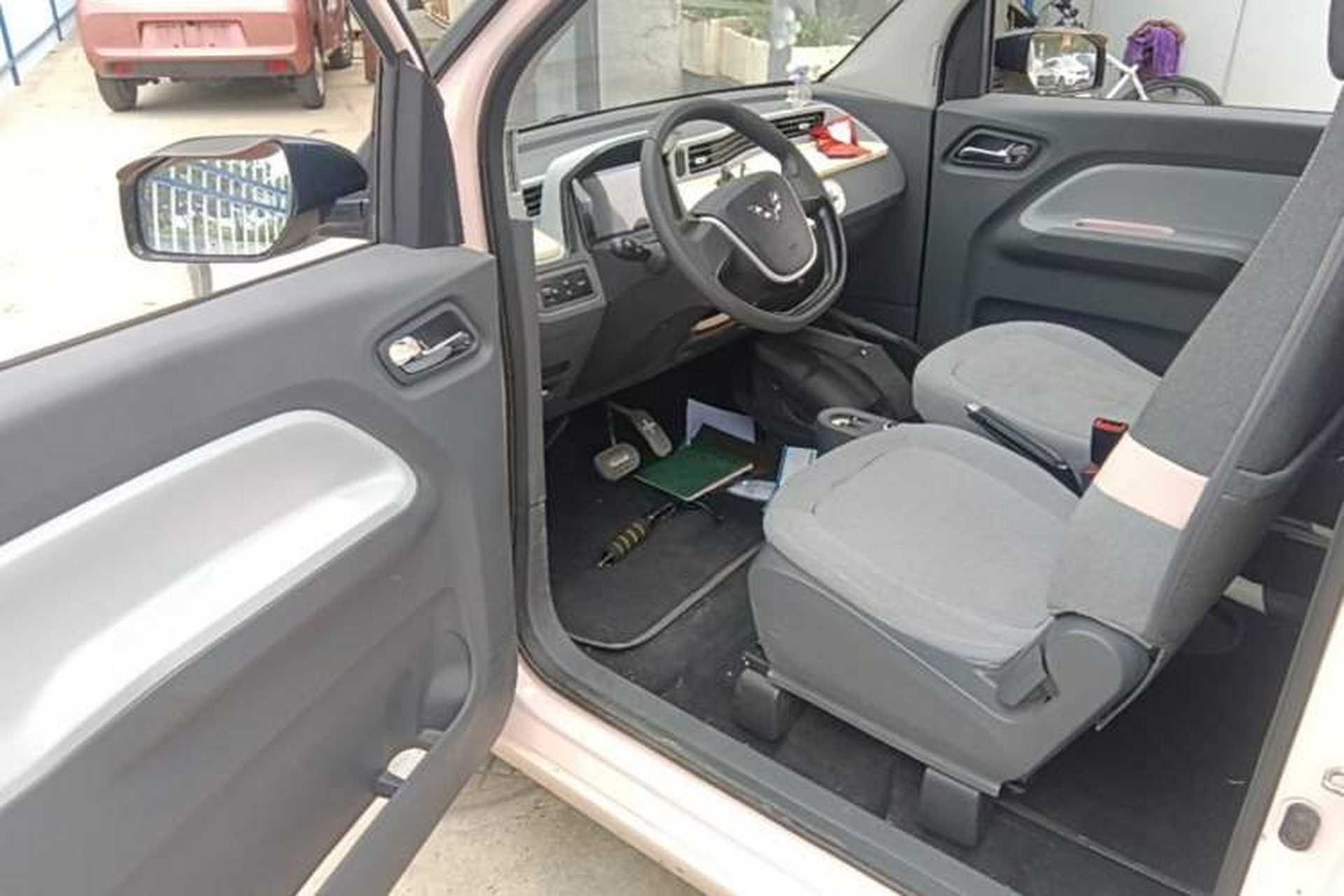 Used Wuling Hongguang MINIEV 2021 Macaron Fashion Model Lithium Iron Phosphate Driver Seat