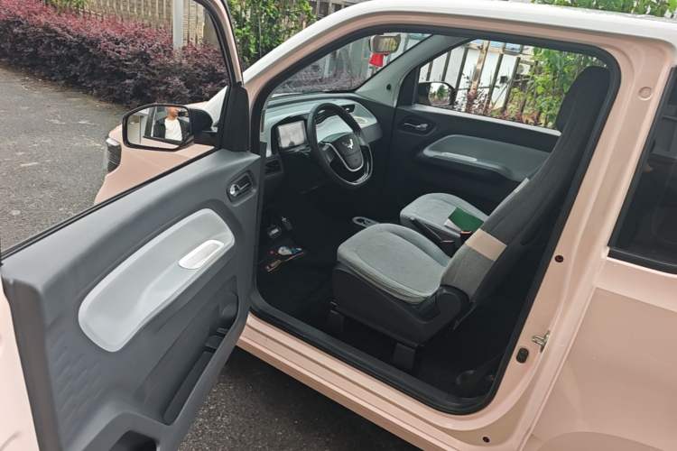 Used Wuling Hongguang MINIEV 2021 Macaron Fashion Edition Lithium-Ion Battery Driver Seat