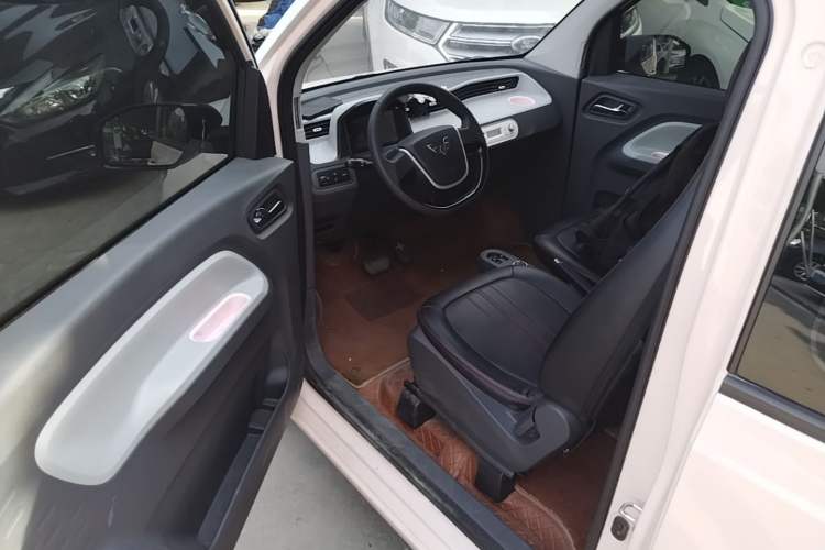 Used Wuling Hongguang MINIEV 2021 Macaron Fashion Model Lithium Iron Phosphate Driver Seat