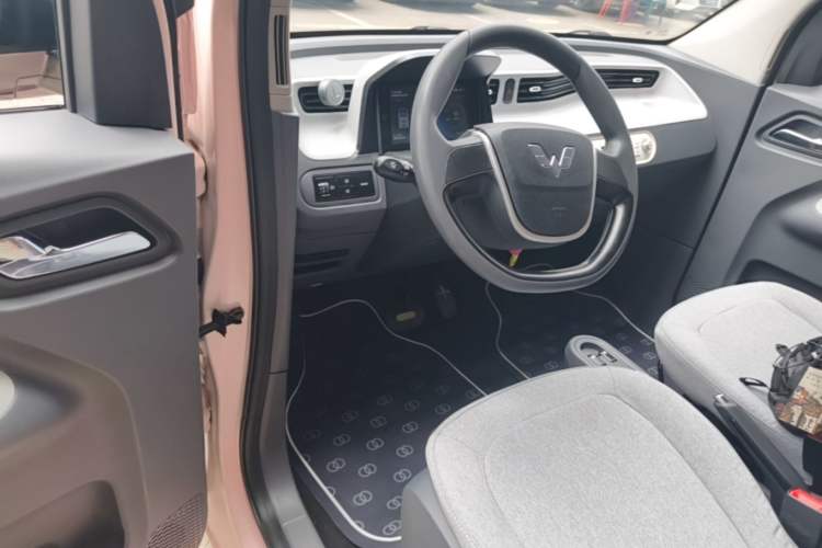 Used Wuling Hongguang MINIEV 2021 Macaron Fashion Edition Lithium-Ion Battery Driver Seat
