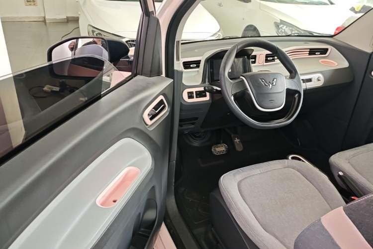 Used Wuling Hongguang MINIEV 2021 Macaron Fashion Model Lithium Iron Phosphate Driver Seat