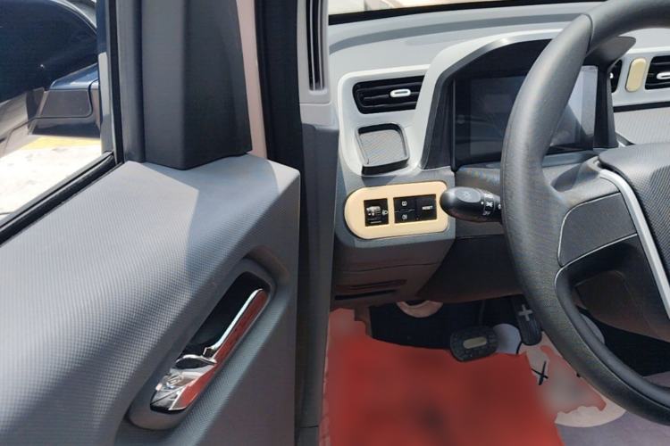 Used Wuling Hongguang MINIEV 2021 Macaron Fashion Model Lithium Iron Phosphate Driver Seat