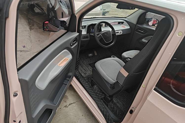 Used Wuling Hongguang MINIEV 2021 Macaron Premium Model – Lithium Iron Phosphate Driver Seat