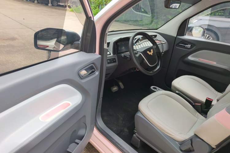 Used Wuling Hongguang MINIEV 2021 Macaron Premium Model – Lithium Iron Phosphate Driver Seat