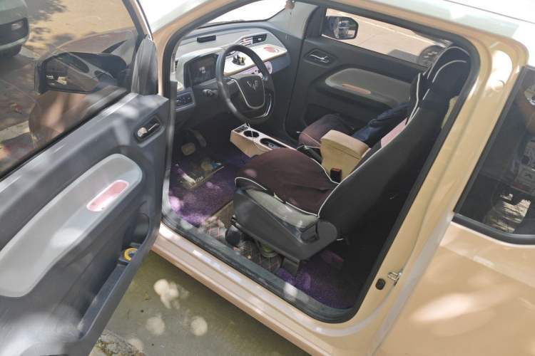 Used Wuling Hongguang MINIEV 2021 Macaron Fashion Model Lithium Iron Phosphate Driver Seat
