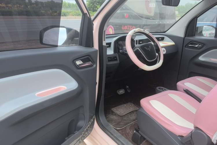 Used Wuling Hongguang MINIEV 2021 Macaron Sandwich Model 120 km Lithium Iron Phosphate Driver Seat