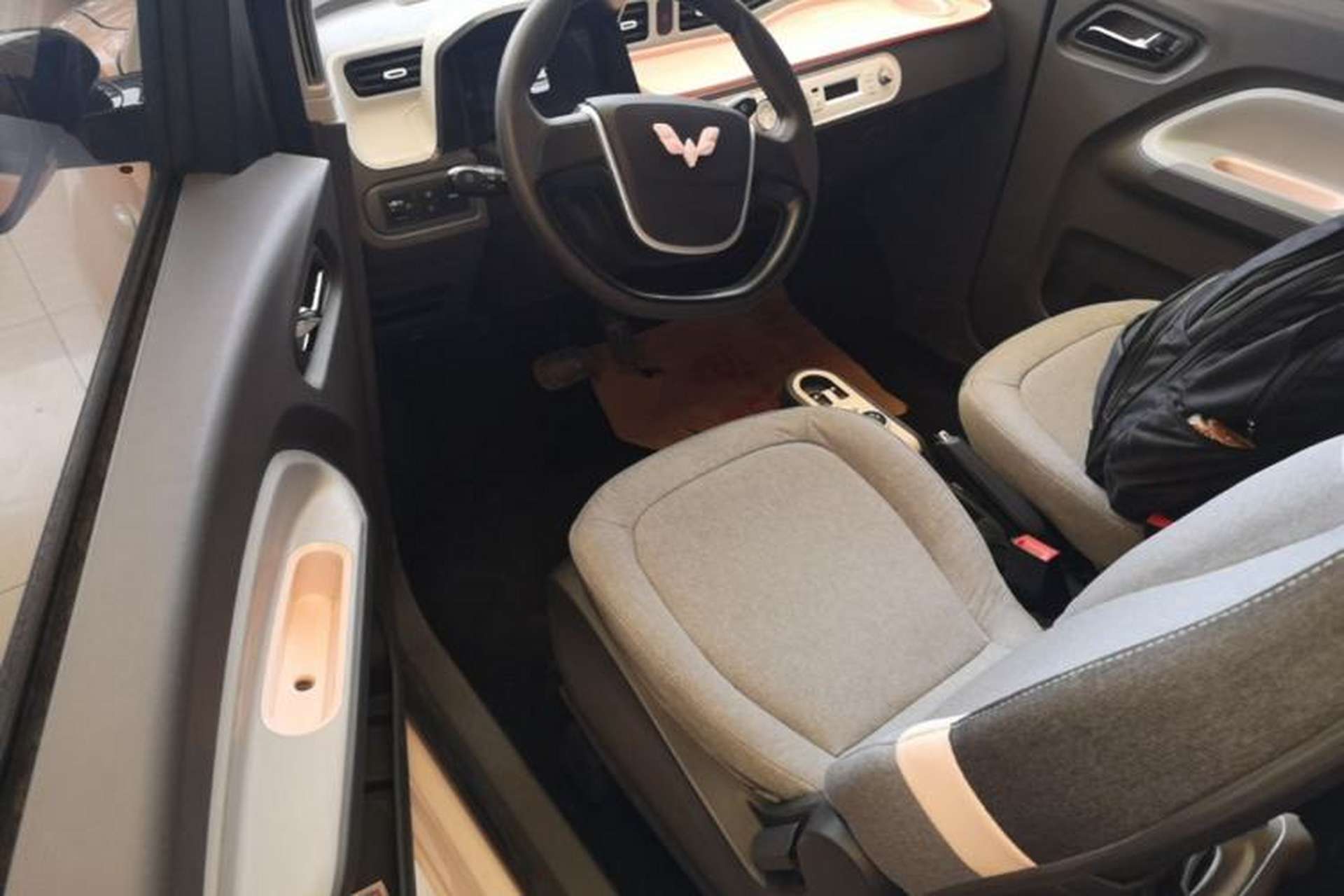 Used Wuling Hongguang MINIEV 2021 Macaron Premium Model – Lithium Iron Phosphate Driver Seat