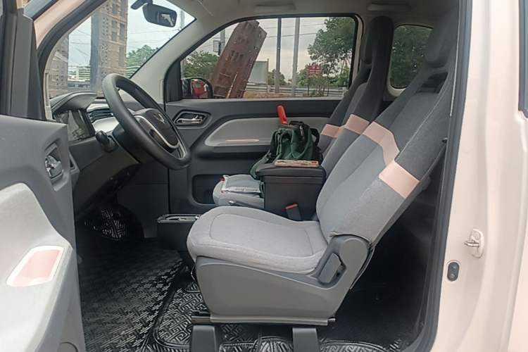 Used Wuling Hongguang MINIEV 2021 Macaron Premium Model – Lithium Iron Phosphate Driver Seat