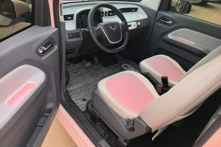 Used Wuling Hongguang MINIEV 2021 Macaron Fashion Model Lithium Iron Phosphate Driver Seat