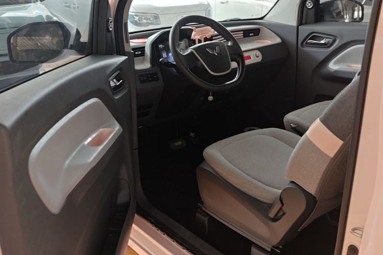 Used Wuling Hongguang MINIEV 2021 Macaron Premium Model – Lithium Iron Phosphate Driver Seat