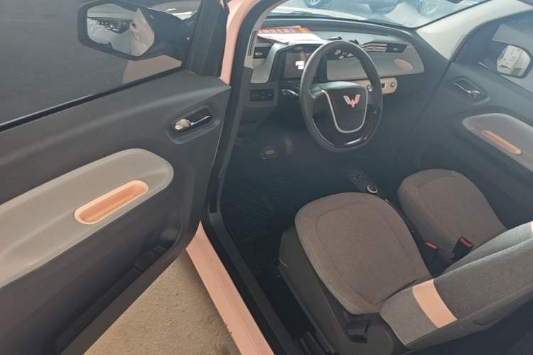 Used Wuling Hongguang MINIEV 2021 Macaron Premium Model – Lithium Iron Phosphate Driver Seat