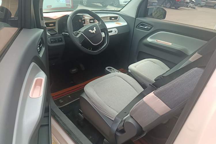 Used Wuling Hongguang MINIEV 2021 Macaron Premium Model – Lithium Iron Phosphate Driver Seat