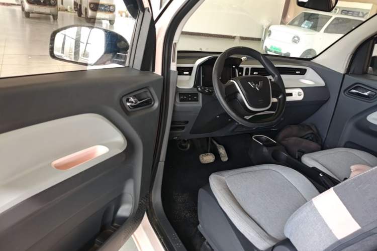 Used Wuling Hongguang MINIEV 2021 Macaron Fashion Edition Lithium-Ion Battery Driver Seat