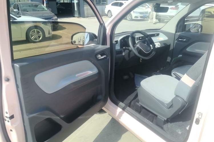 Used Wuling Hongguang MINIEV 2021 Macaron Fashion Model Lithium Iron Phosphate Driver Seat