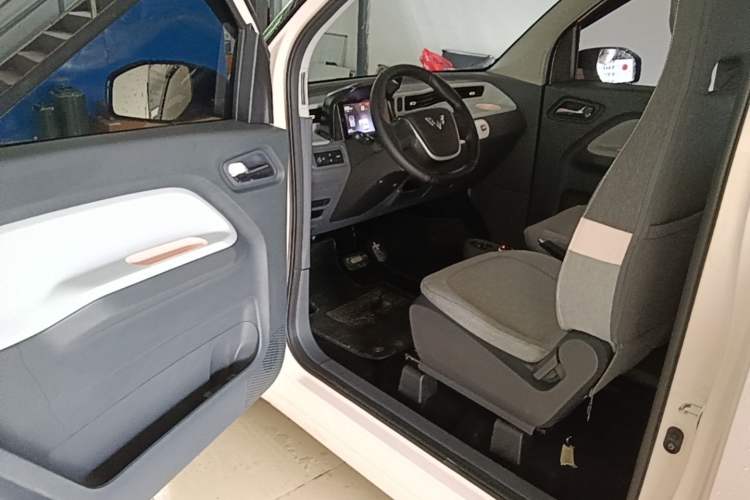 Used Wuling Hongguang MINIEV 2021 Macaron Premium Model – Lithium Iron Phosphate Driver Seat